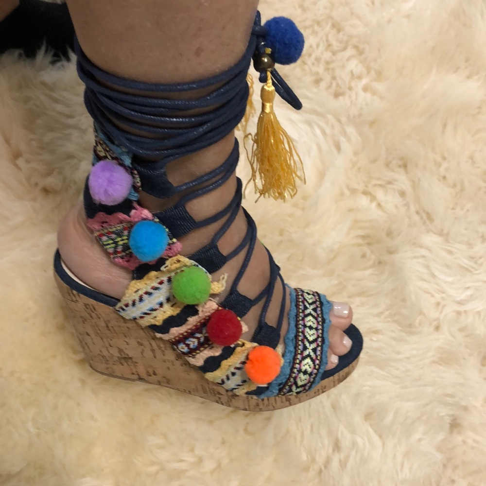 Catherine Malandrino Womens Fashion Wrap-Around Lace Sandals